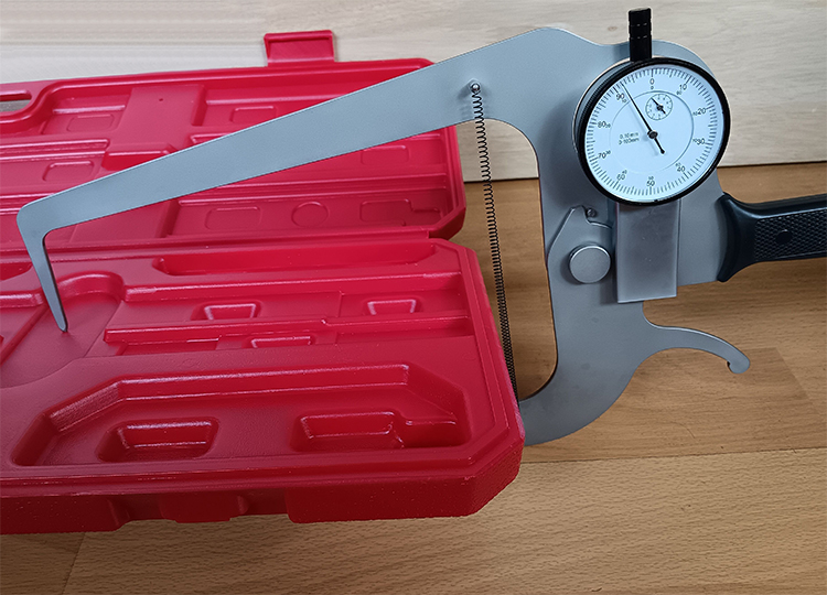 Deep Dial caliper gage, range 0-100mm,throat depth 200mm