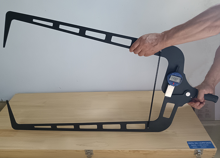 Digital Deep Dial Caliper, range 0-100mm / 4'' ,throat depth 610mm/ 24.4"