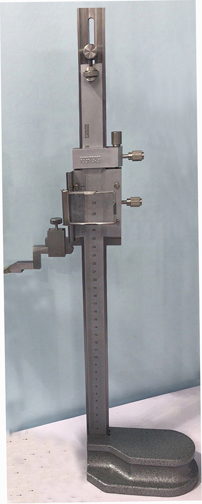 Vernier Height Gauge with magnifying glass